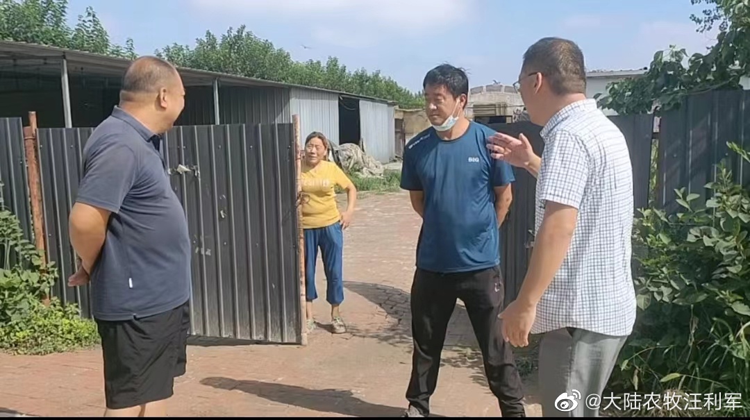 与河北沧州渠道商胡总一起拜访终端猪场推介奶粉料套餐1.jpg